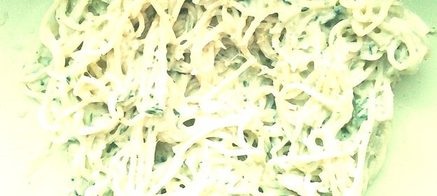 Паста с бешамелем и соусом песто