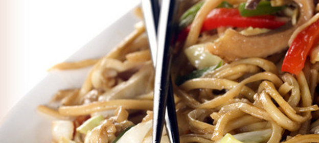 Лапша с курицей и овощами stir fry