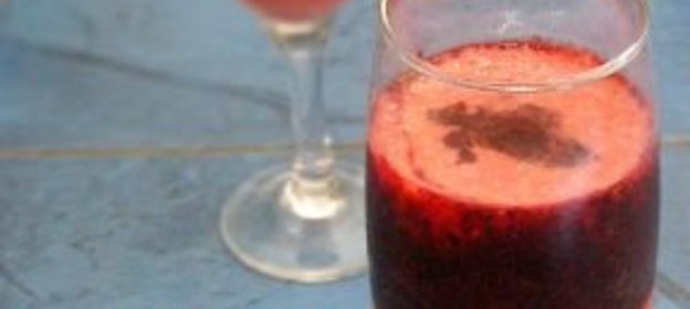 Смузи чернично-клубничный