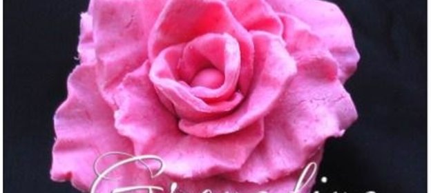 Роза из мастики