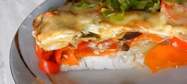 Куриная грудка, запечённая с овощами в духовке