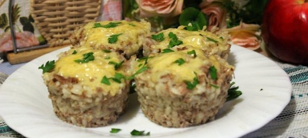 Мини-запеканки из мясного фарша и риса в микроволновке