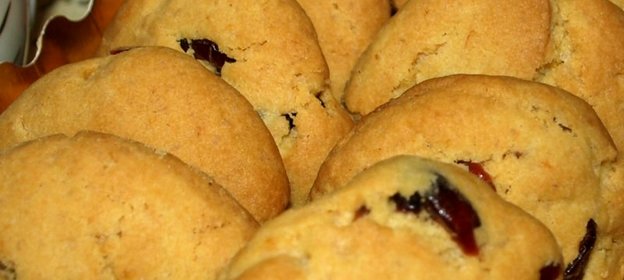 Апельсиновое печенье с вяленой клюквой