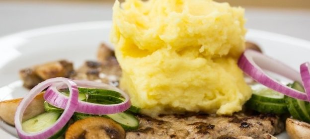 Бифштекс с картофельным пюре