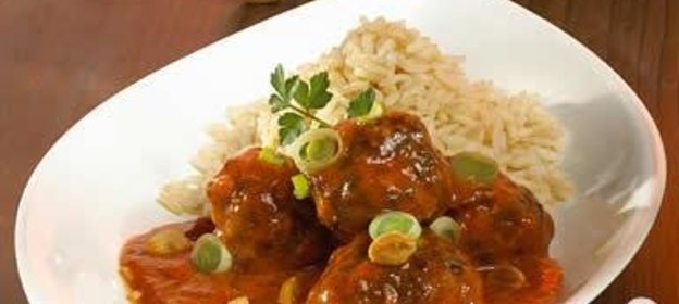 Фрикадельки в красном карри