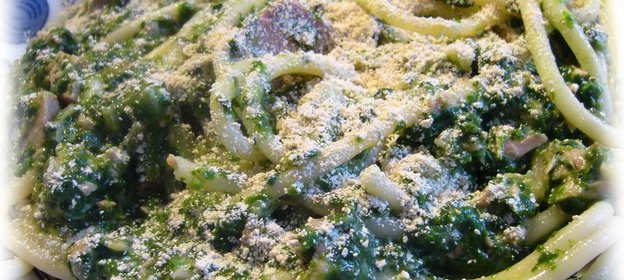 Паста под шпинатно-тунцовым соусом