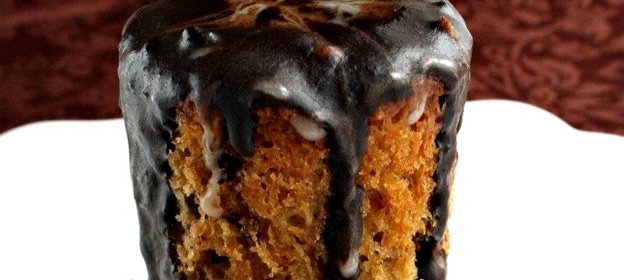 Мраморный кулич с шоколадно-кофейной глазурью