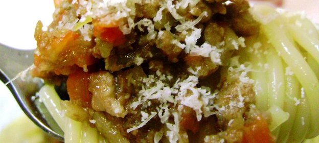 Спагетти под мясным соусом с овощами а-ля биф –бургиньон