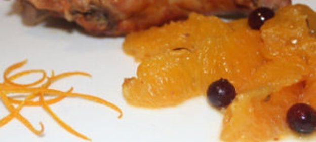 Апельсиновый кролик с клюквенным соусом