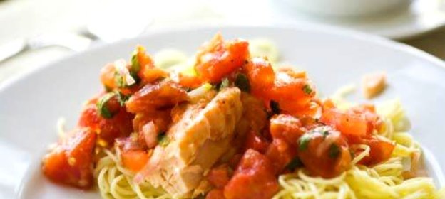 Паста с беконом и лососем