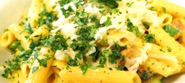 Паста пенне в сырном соусе с кукурузой