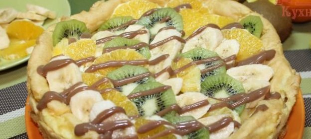 Торт-эклер с фруктами и шоколадом