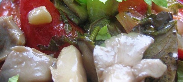Маринованный салат-закуска из перцев и грибов