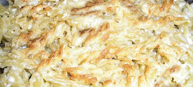 Макаронник с брынзой и грибами