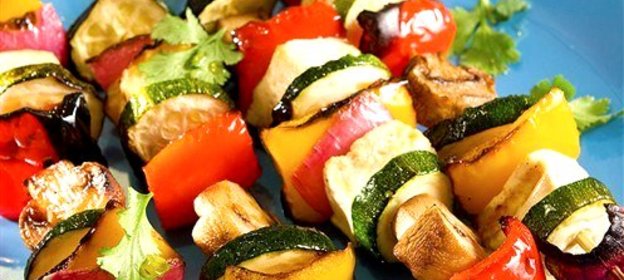 Жареные овощные шашлычки с грибами и соусом якитори