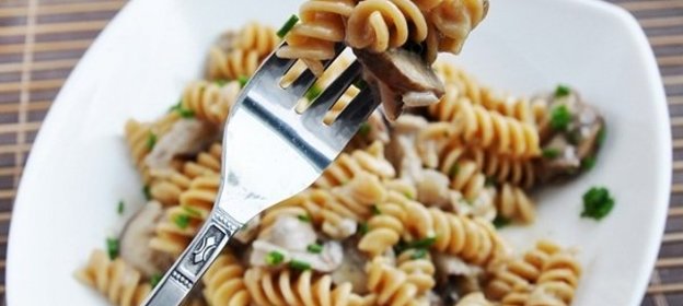Жареные грибы с макаронами