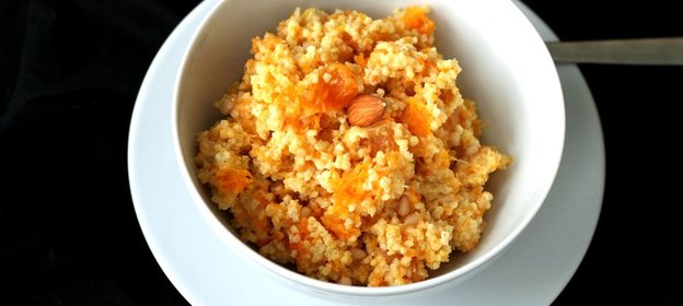 Каша пшенная с курагой и тыквой