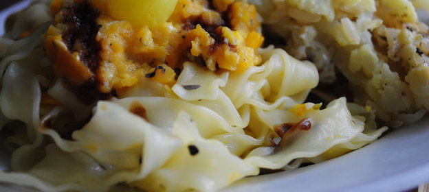 Паста с морковно-ореховым соусом