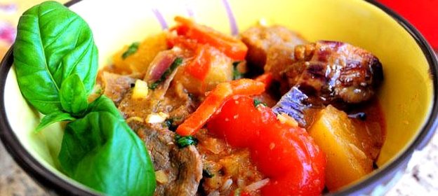 Утка по-тайски с карри и овощами