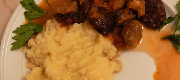 Говядина с черносливом