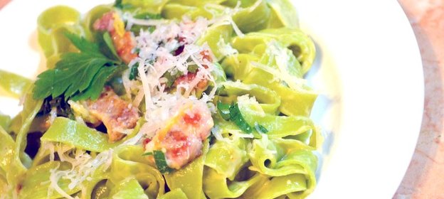 Зеленая паста феттучини карбонара