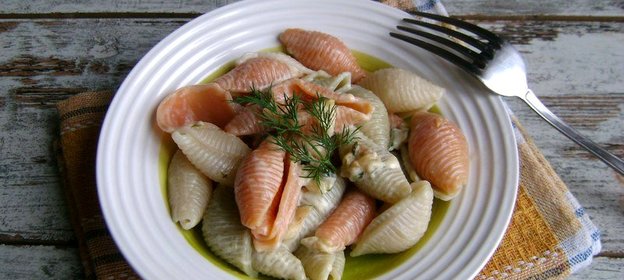 Макароны с горчично-сырной заправкой и цукини