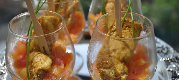 Мини-шашлычки с манговым чатни