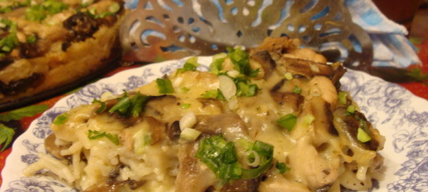 Запеканка макаронная с грибами, куриным филе в сырном соусе