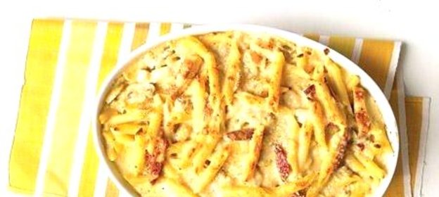 Запеченная паста с курицей и помидорами