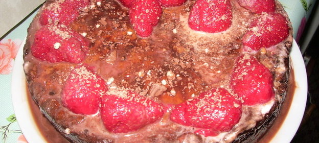 Тортик с шоколадом и клубничкой