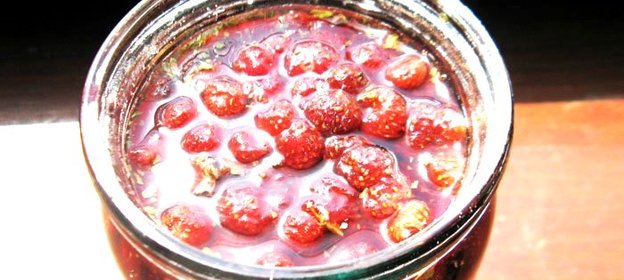 Земляничное варенье в сиропе