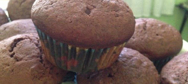 Шоколадные маффины с орехами и шоколадом