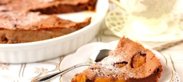 Шоколадное клафути с персиками