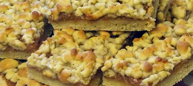 Влажное печенье с яблоком или по мотивам венского