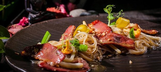 Стеклянная лапша с подкопченной уткой