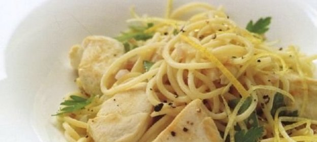 Спагетти с куриным филе и лимонно-имбирным соусом