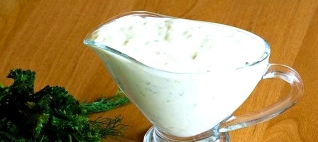 Сметанный соус с чесноком