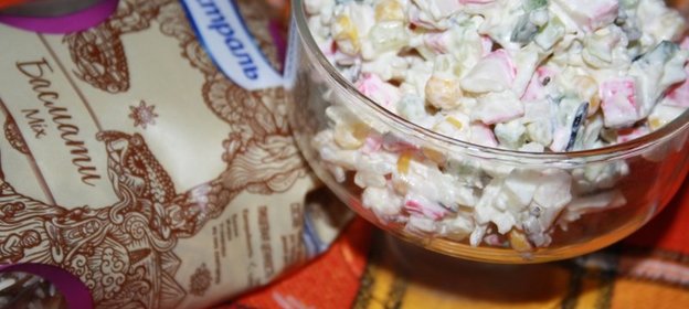 Рисовый салатик с крабовыми палочками