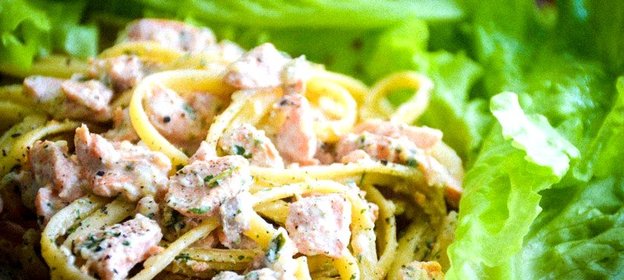 Итальянская паста с семгой в чесночно-сливочном соусе