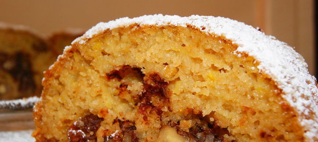 Кекс-бабка с яблоками.орехами и изюмом