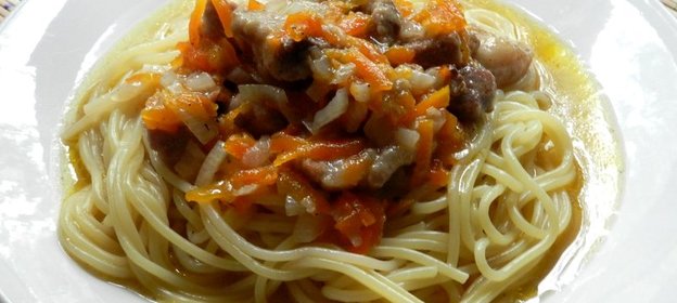 Макароны со свининой в мультиварке