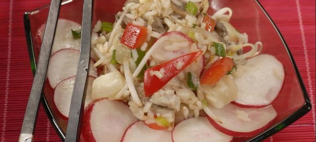 Салат с рисом и грибами в китайском стиле