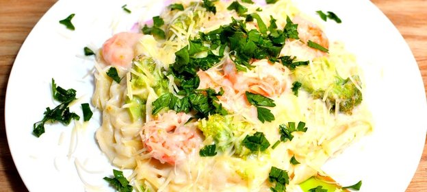 Паста с креветками и соусом Альфредо