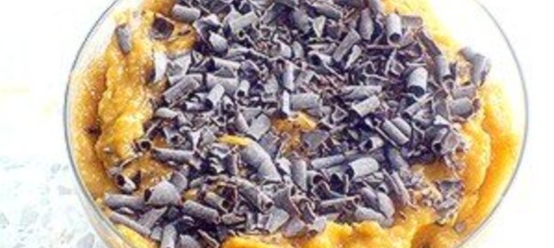 Десерт с манго, грушей и авокадо