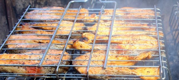 Стейки форели на решетке