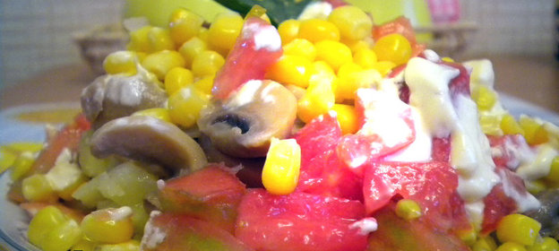 Салат с грибами и кукурузой