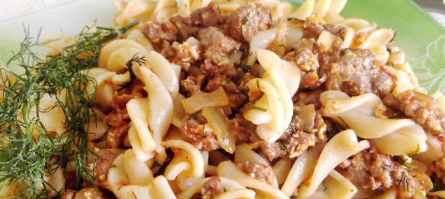 Макароны по-флотски с томатом