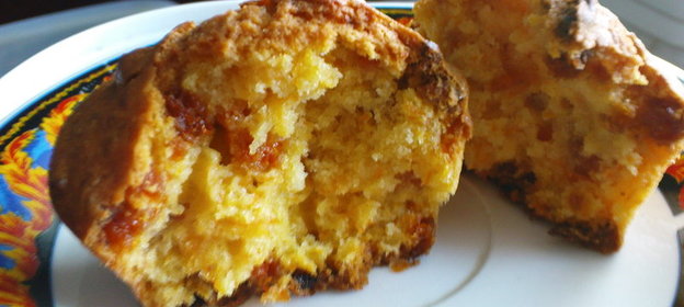 Кексы с кукурузной мукой и курагой