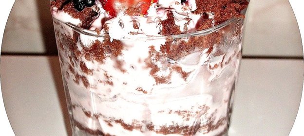 Десерт с кексом