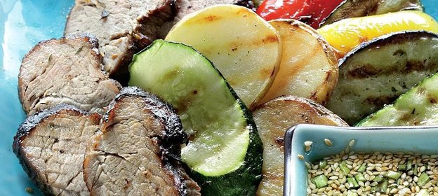 Свиная вырезка с кунжутом